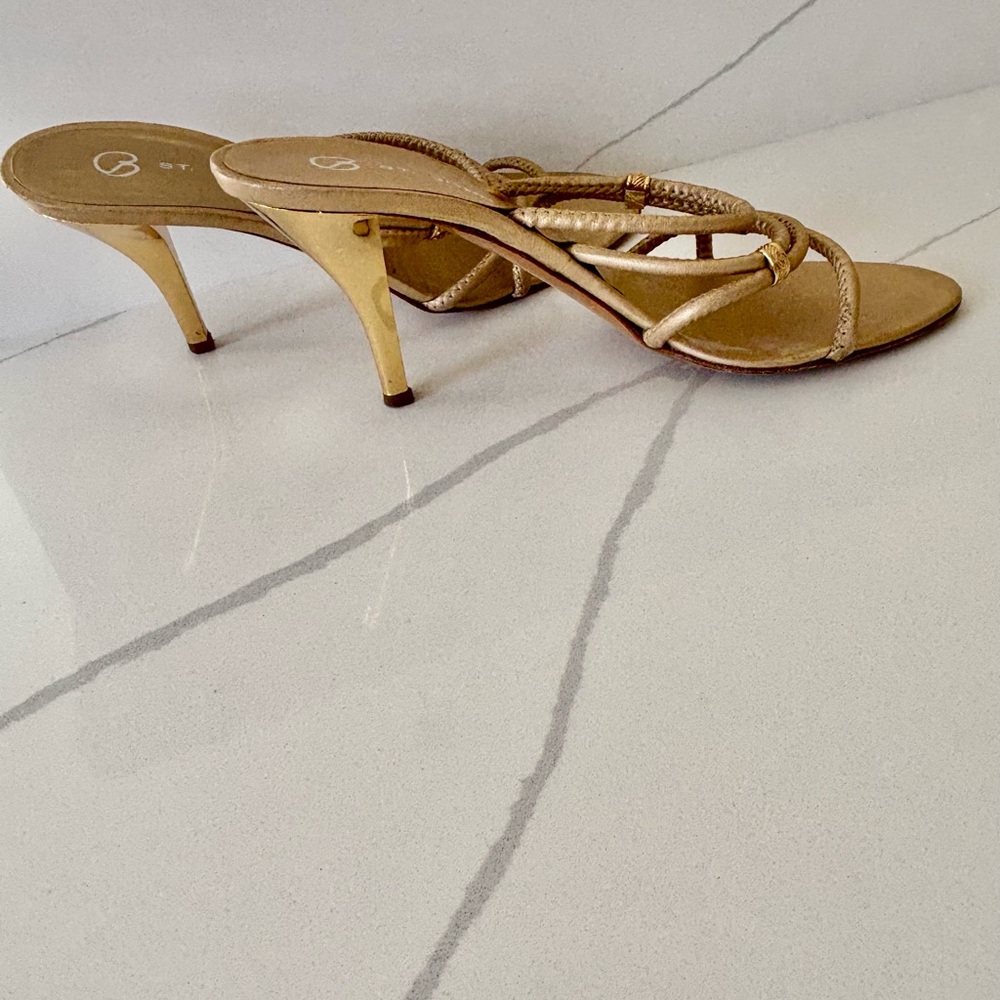 St. John Metallic Gold Women's Sandals - Picture 7 of 9